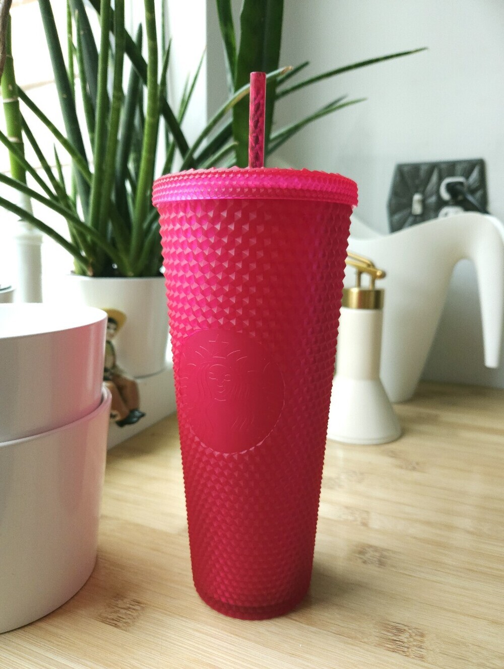 Starbucks 24 oz Venti 2021 Hot Pink Studded Diamond Textured Tumbler With Straw